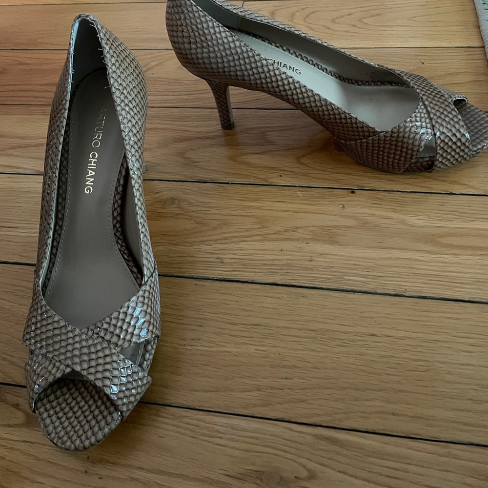 Arturo Chiang heels